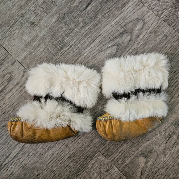 Handmade Inuit Mukluks Fur & Leather Beaded Boots - - Picture 2 of 10